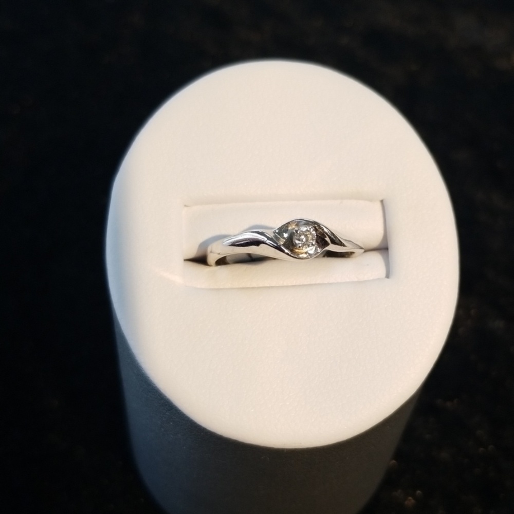 10k diamond promise / engamentment ring